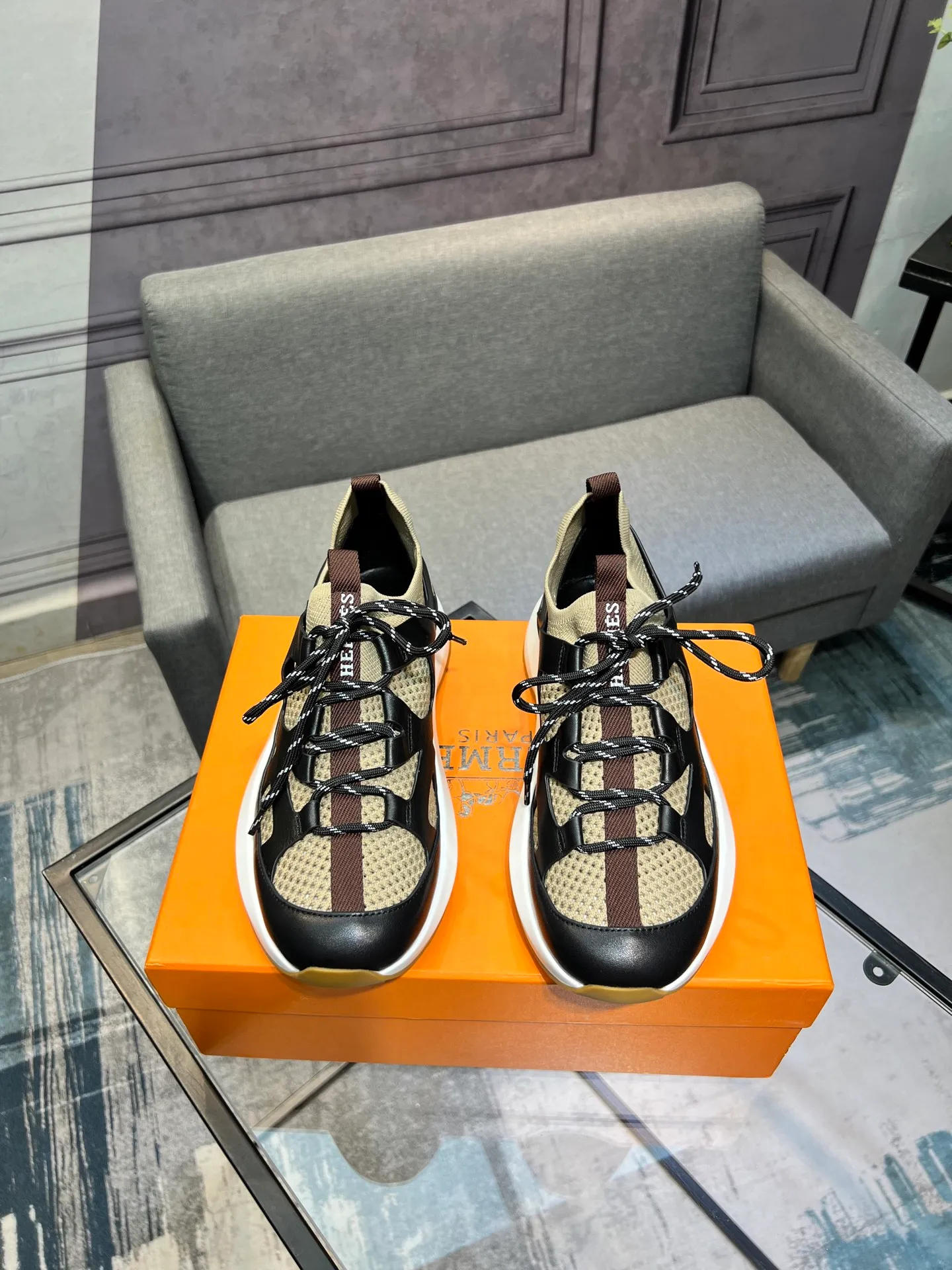 💰¥720 HERMES Men’s rest sneakers! -High-end quality original casual sports shoes -Upper: high nappa calfskin, forging technology, knitted fabric, shoe brand webbing, injection molded brand logo -Inner: foot pad; water-dyed cowhide -Outsole: ultra-light TPU·rubber; two-color molded outsole -Ultra-high quality control·fine workmanship: highlighted (high-end·luxury·grade) Size: 38-44 (45 46 customized)